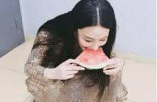 娱乐吃瓜酱白衣服,揭秘白衣服背后的时尚秘密